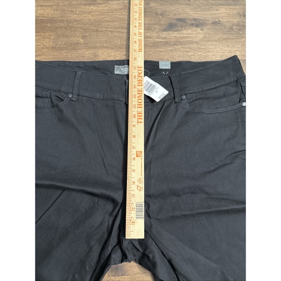 Torrid Shorts Womens 28 Black Jegging Bermuda Soft High Rise Denim Stretch NWT - Picture 6 of 7